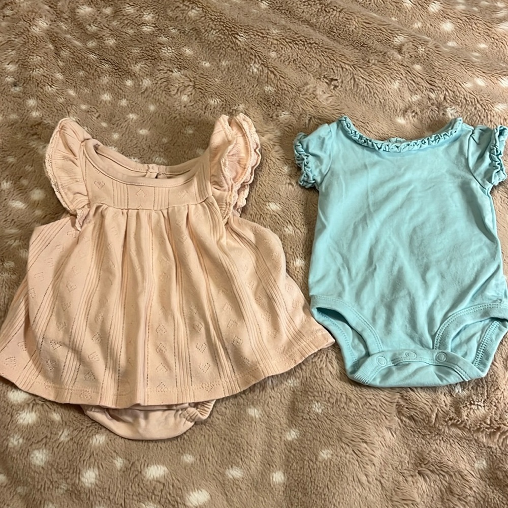 Carters 2 piece lot of newborn bodysuits.